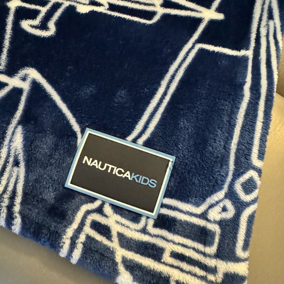 A/ Nautica Kids Fleece Throw Blanket - Picture 1 of 6
